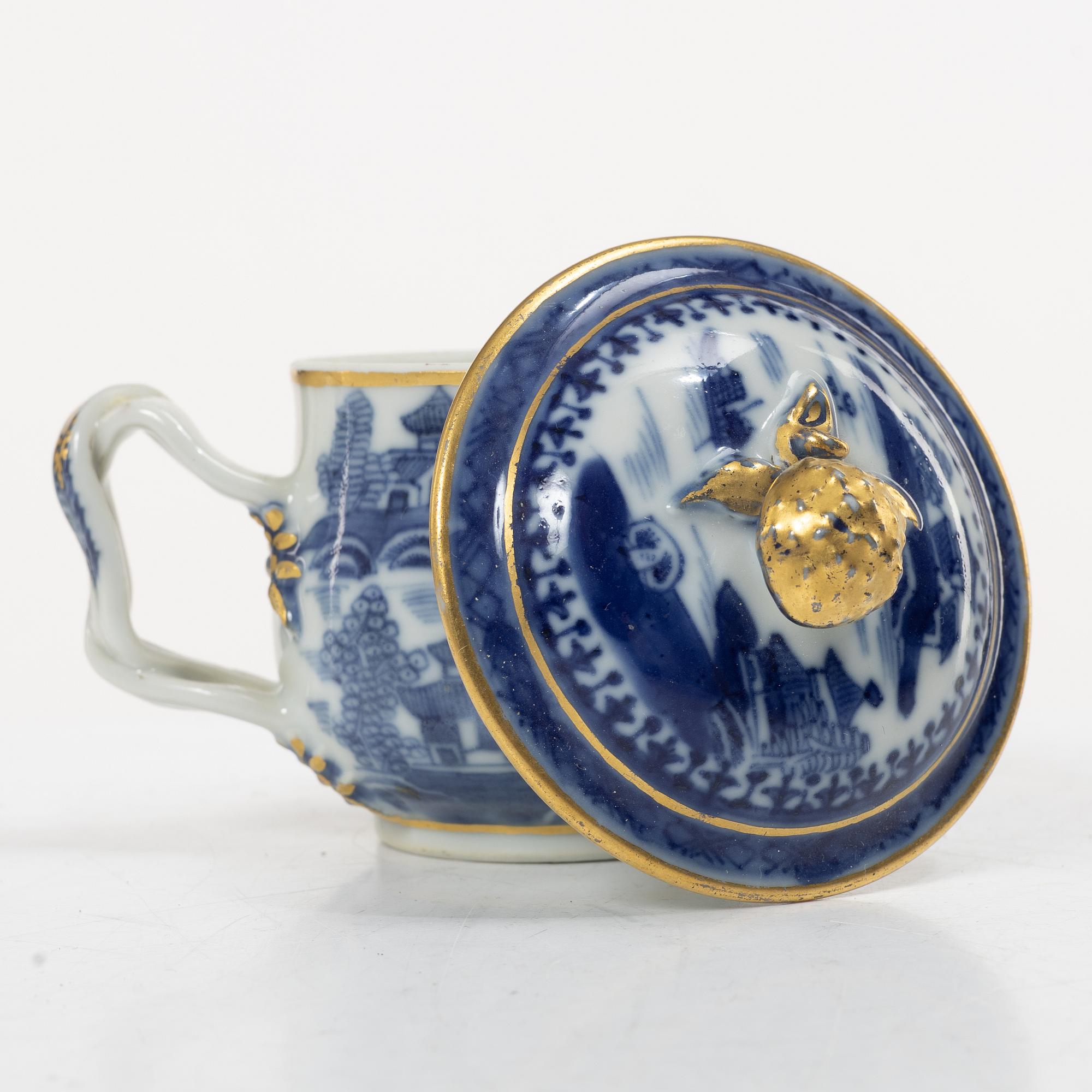 Service pieces, 12 pieces, company porcelain. Qing dynasty, circa 1800.