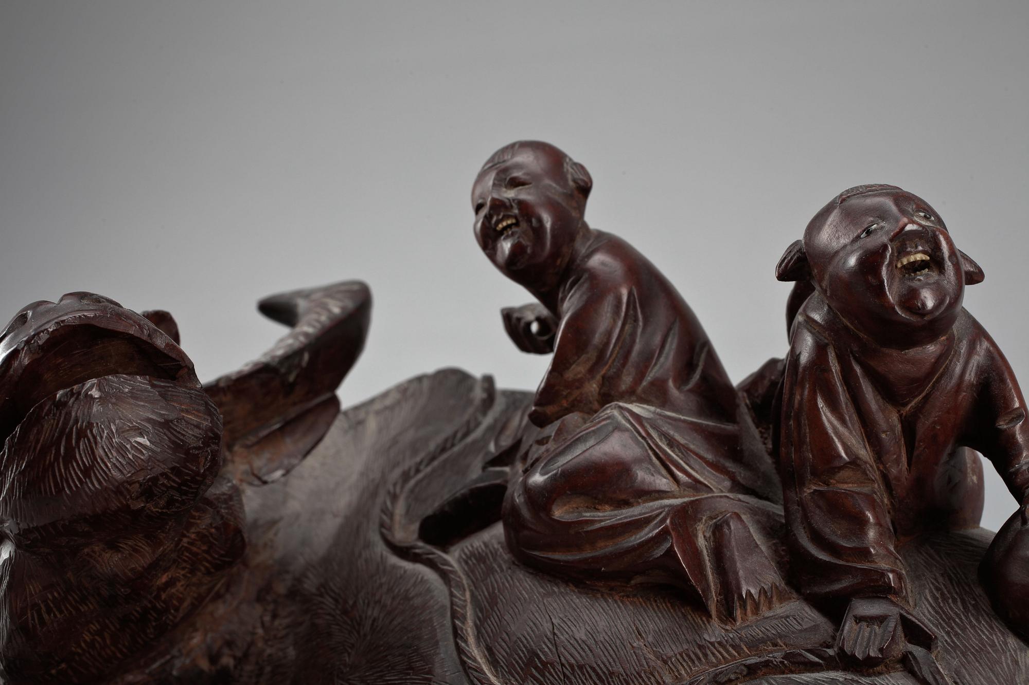 SKULPTUR. Trä. Kina.