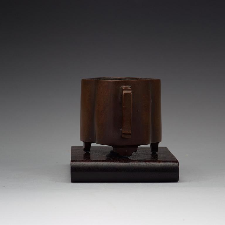 RÖKELSEKAR, brons. Qingdynastin, troligen Qianlong (1736-95).