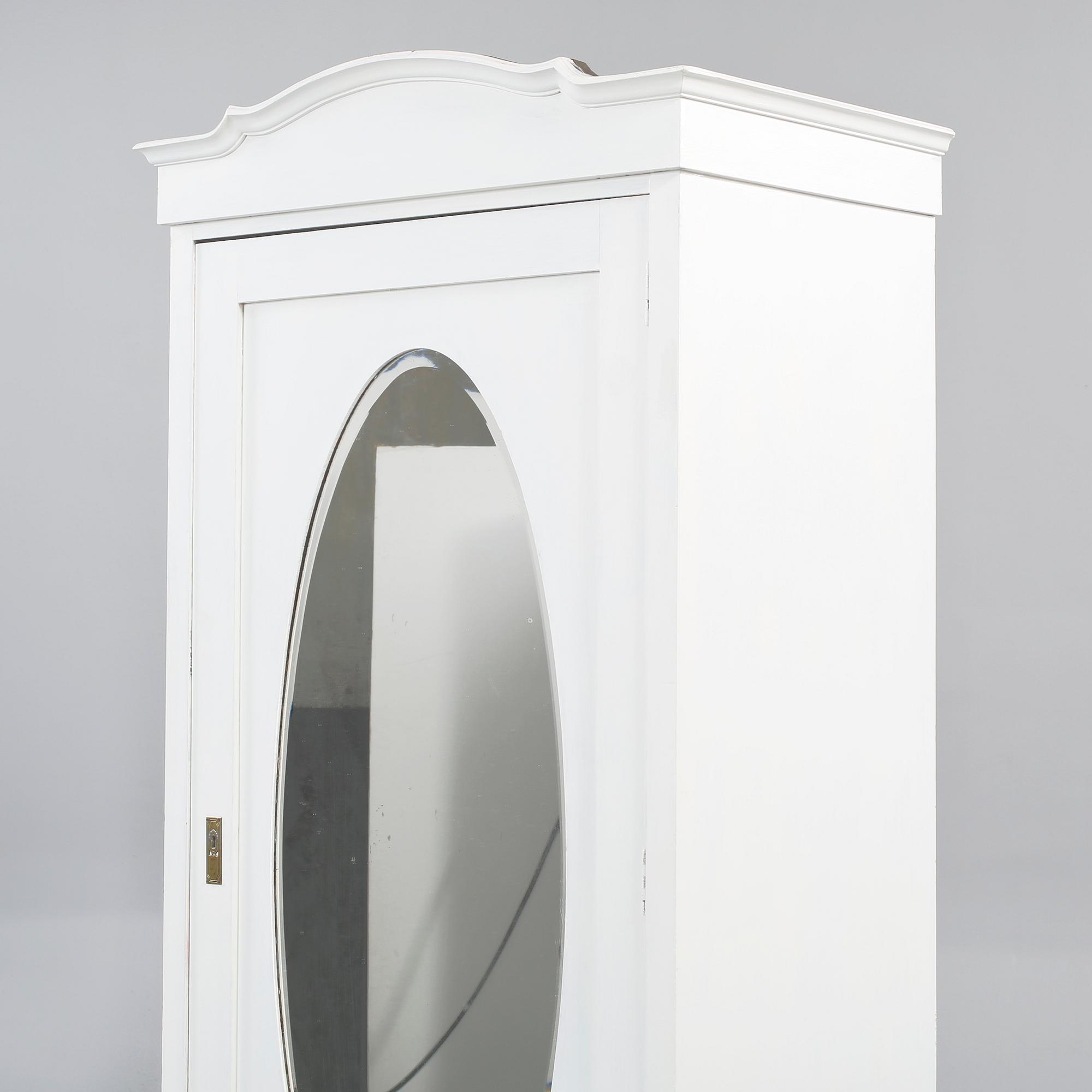 KLÄDSKÅP, jugend, 1900-talets början.