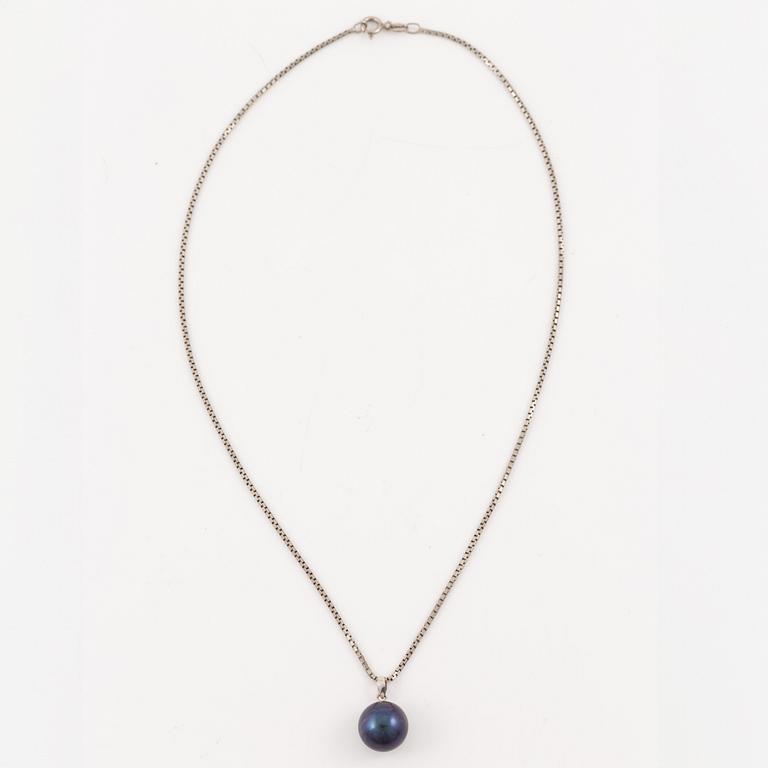 Necklace, 18K white gold with Tahitian pearl, chain silver.