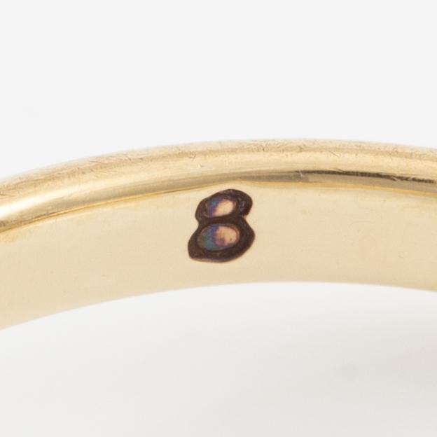 Ring, carved, 14K gold with sapphire and brilliant-cut diamonds.