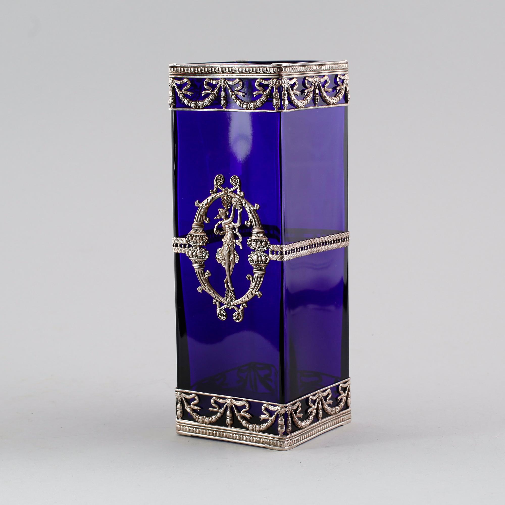 VAS, blått glas, omkring år 1900.