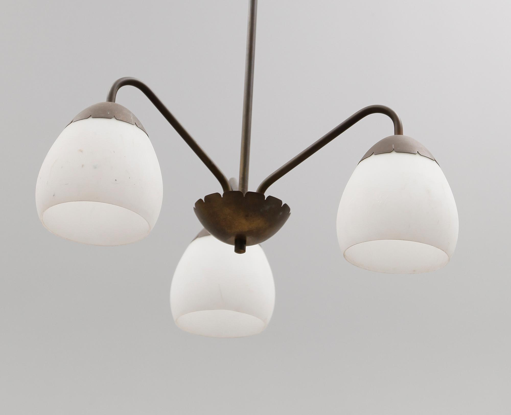 TAKLAMPA, 1900-talets mitt. Höjd 69 cm.