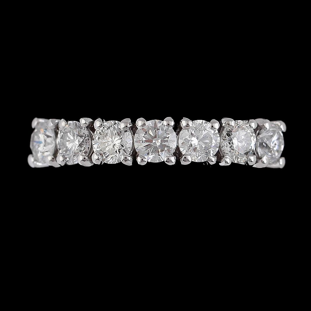 RING, 18K vitguld, 7 briljantslipade diamanter tot ca 1.46 ct.