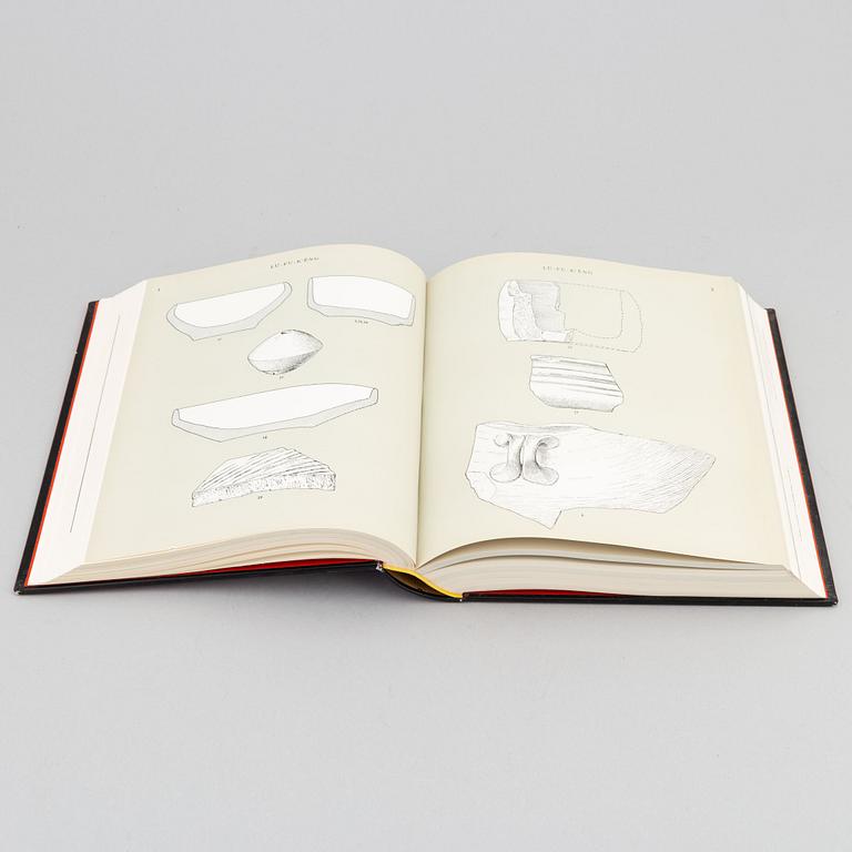 Sung Sherds, Nils Palmgren, Walter Steger and Nils Sundius. Gustavbergs Fabriker. Almquist & Wiksell, Stockholm.