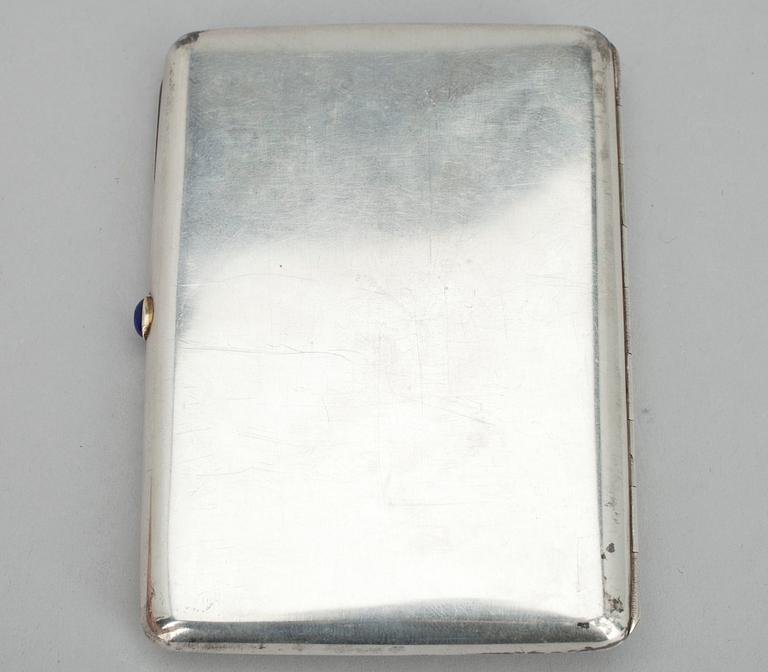 CIGARETTETUI, silver 84, ryska stämplar, Moskva 1908-1926. Vikt 190 g.