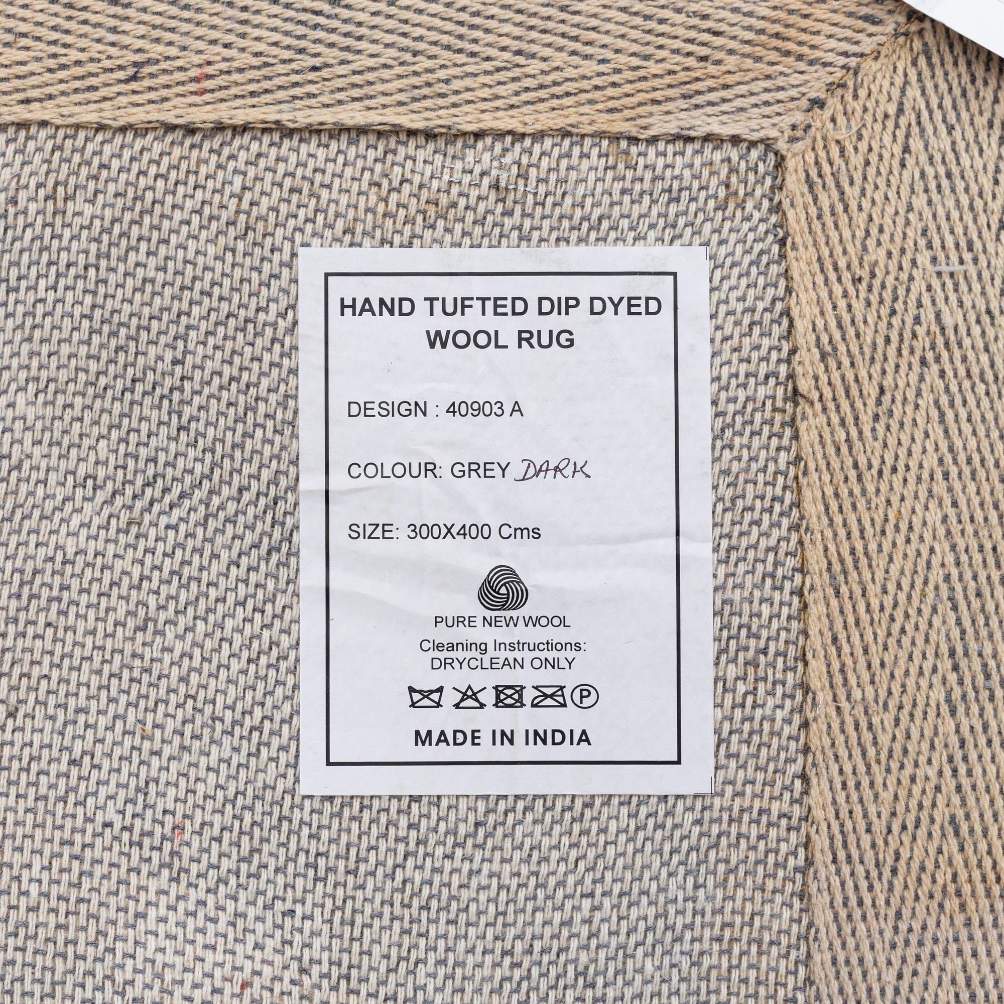 Matta, "Tie Dye Graphite Ink Rug", Dusty Deco, ca 395 x 290 cm.