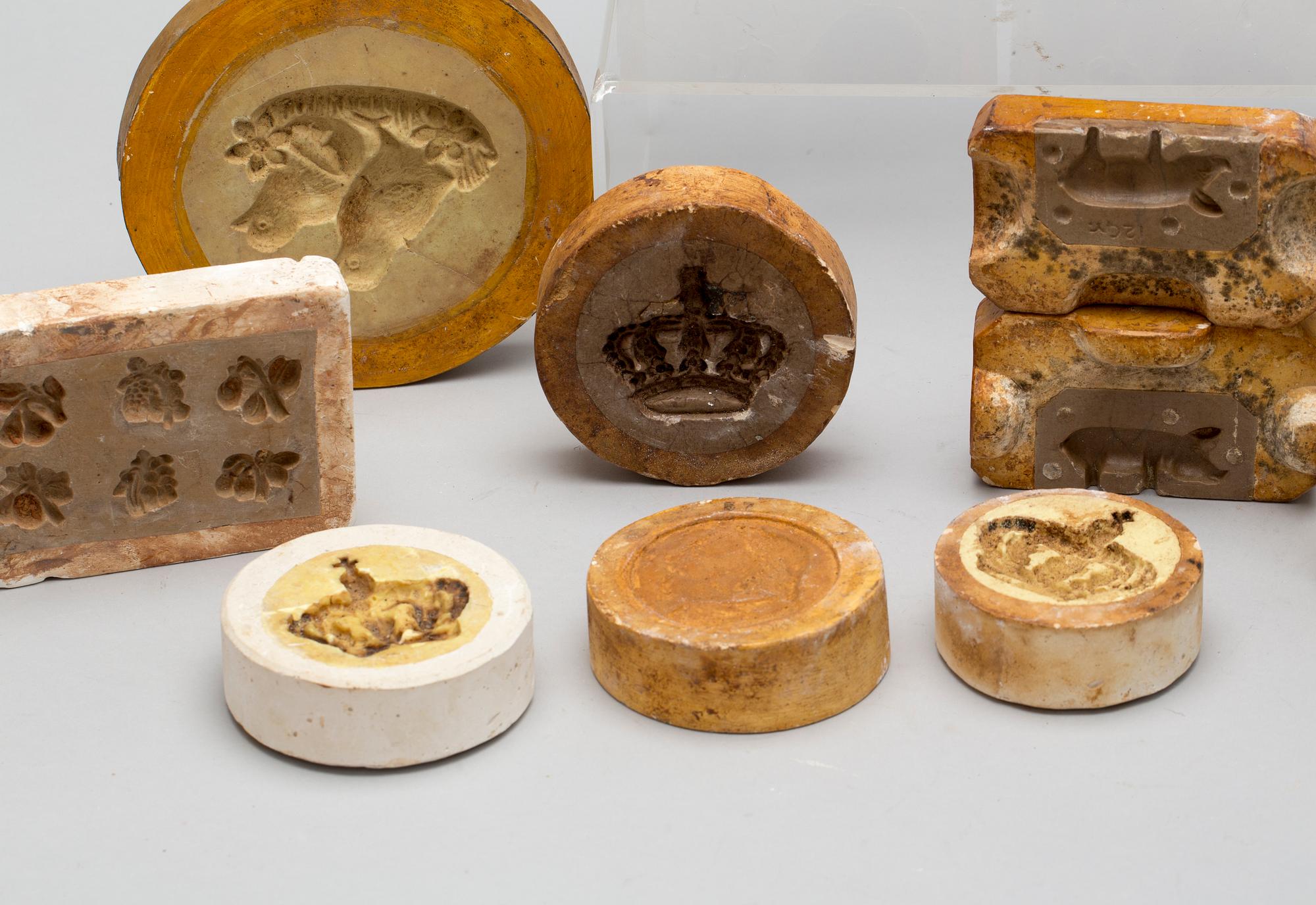 MARSIPAN/CHOKLADFORMAR, 13 st, gips och troligtvis sandsten, tidigt 1900-tal.