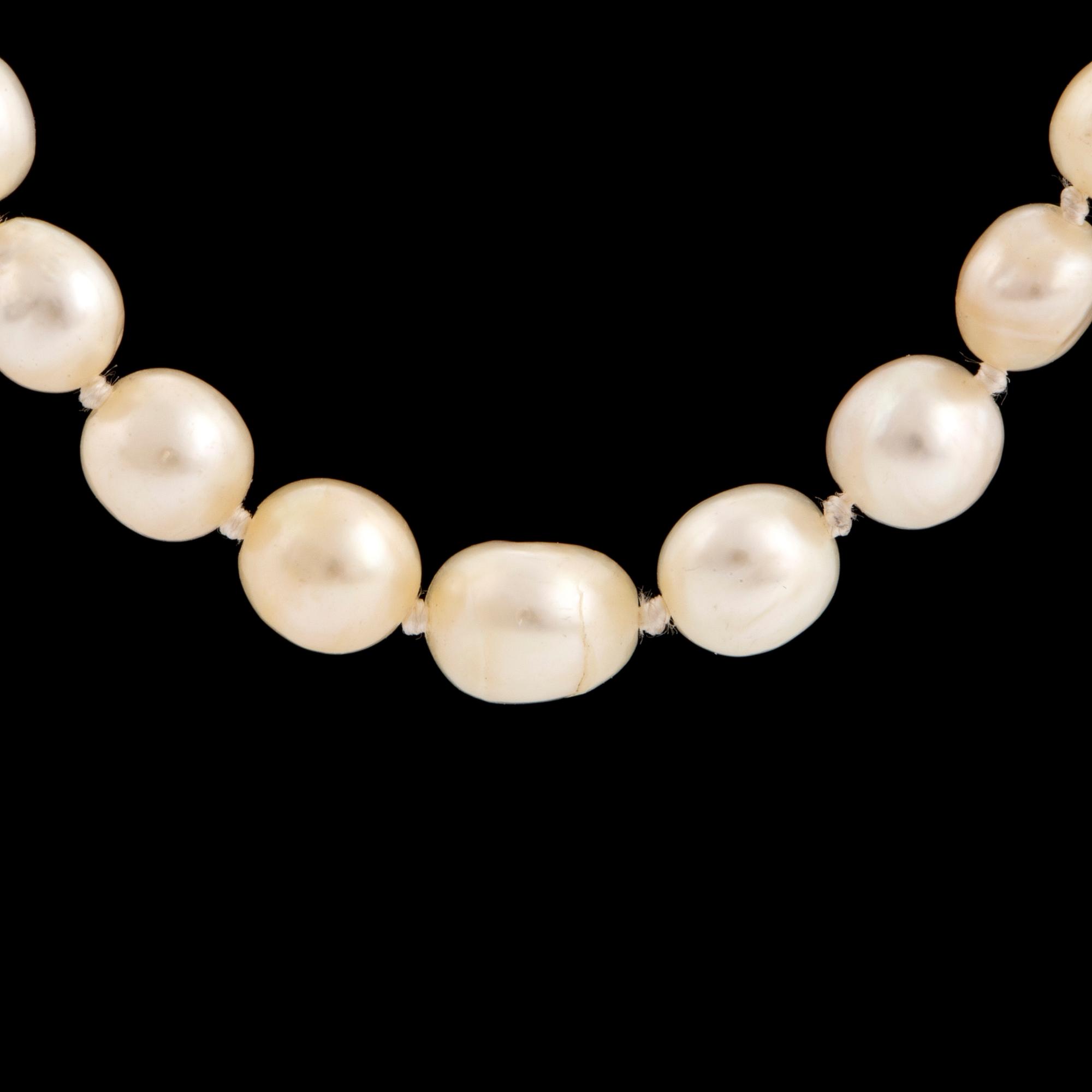 COLLIER, med odlade pärlor, lås 9K guld med rosenslipade diamanter och pärla.