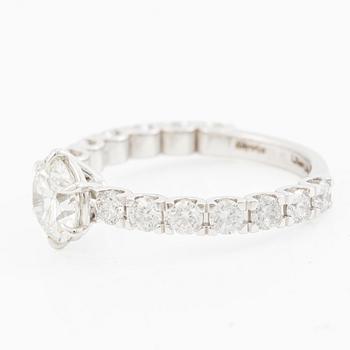 Ring 18K vitguld med briljantslipade diamanter medföljande IGI report.