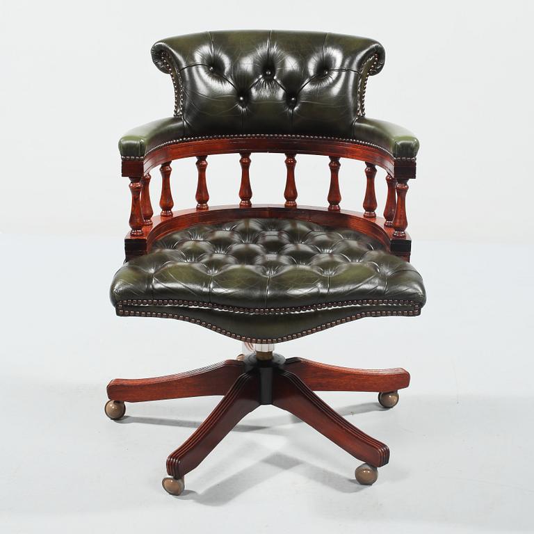 SKRIVBORDSSTOL, engelsk stil, 1900-talets andra hälft.