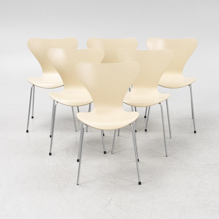 Arne Jacobsen, stolar 6 st, "Sjuan", Fritz Hansen, daterade 2002.