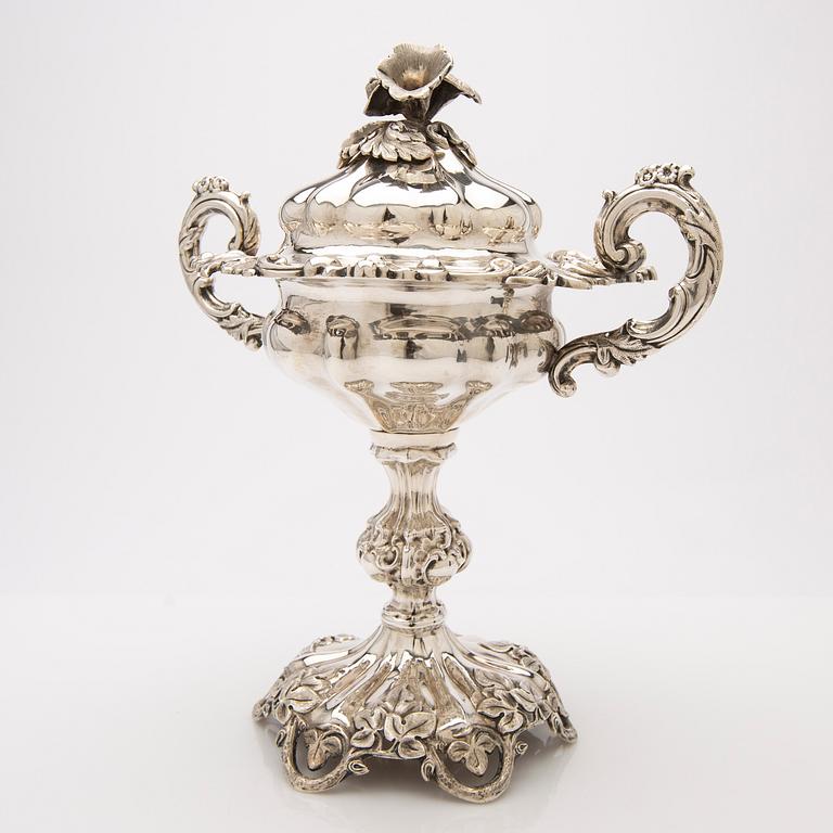 Sugar bowl with lid, silver, Christopher Creutz, Stockholm, 1857.