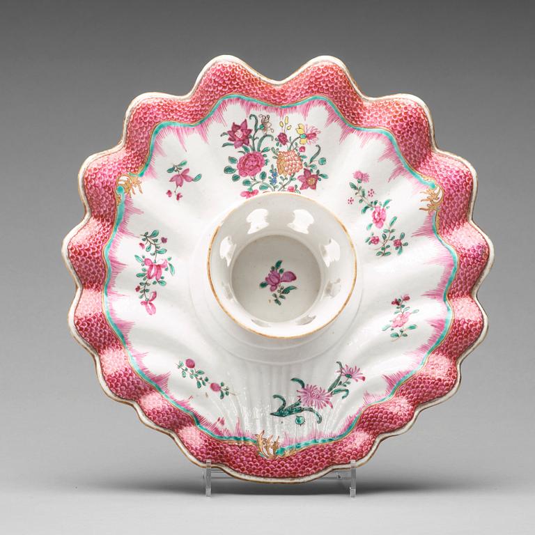 A famille rose trembleuse, Qing dynasty, Qianlong (1736-95).