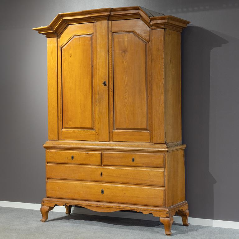 A mid 18th Century oak cabinet.