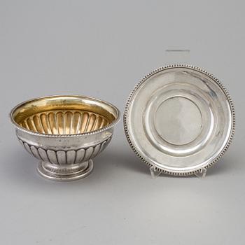 A parcel gilt silver sauce bowl with stand, Stockholm, 1823-6.