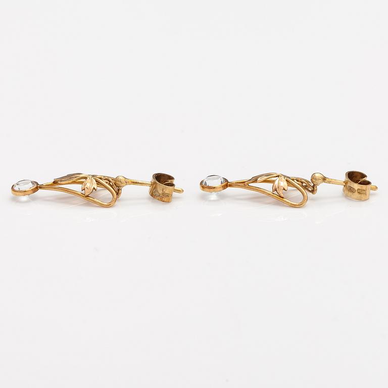 A pair of 18K gold earrings with aquamarines. Pirkan kulta, Tampere 1956.