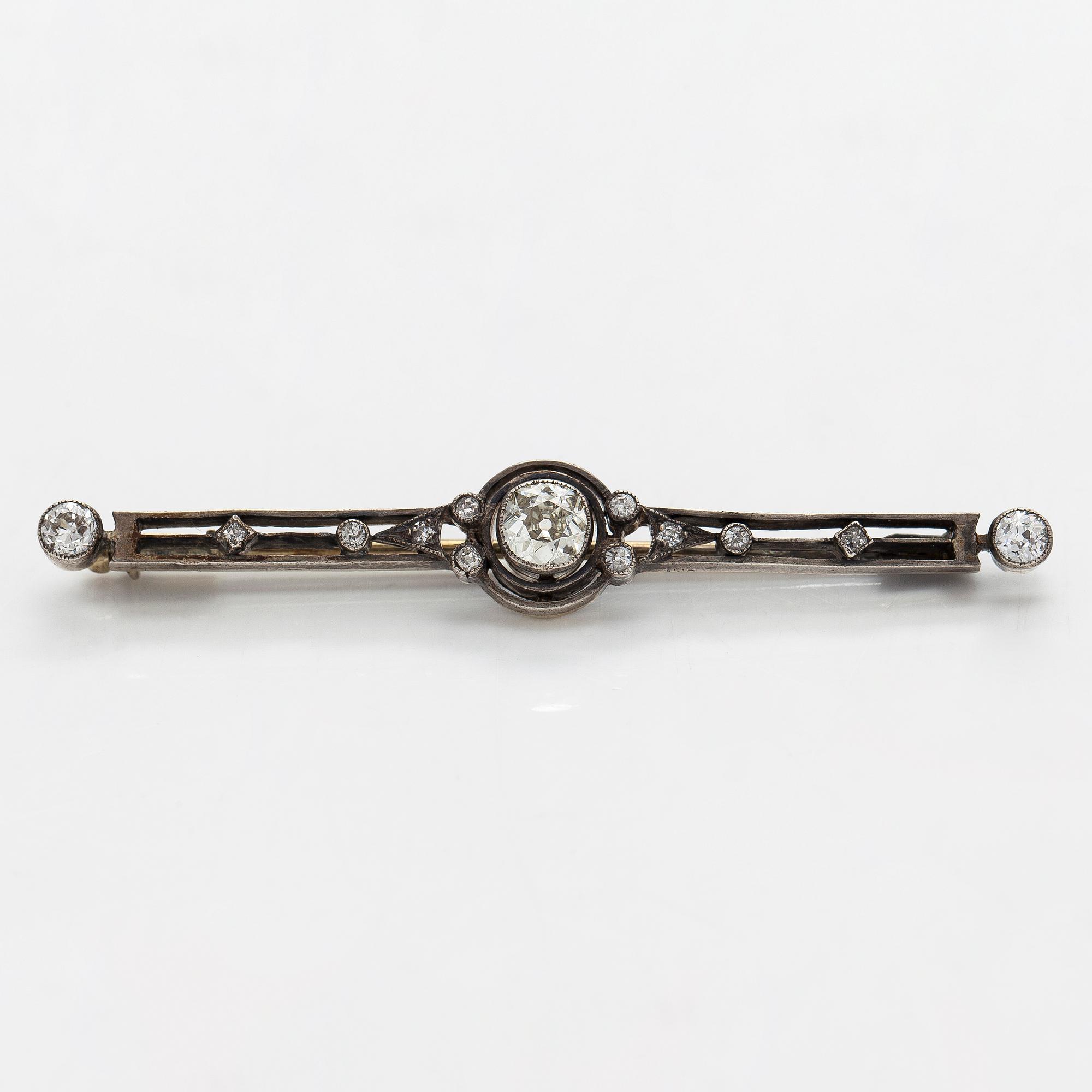 Brooch in 14K gold/silver with old-cut diamonds. Russia around year 1900.