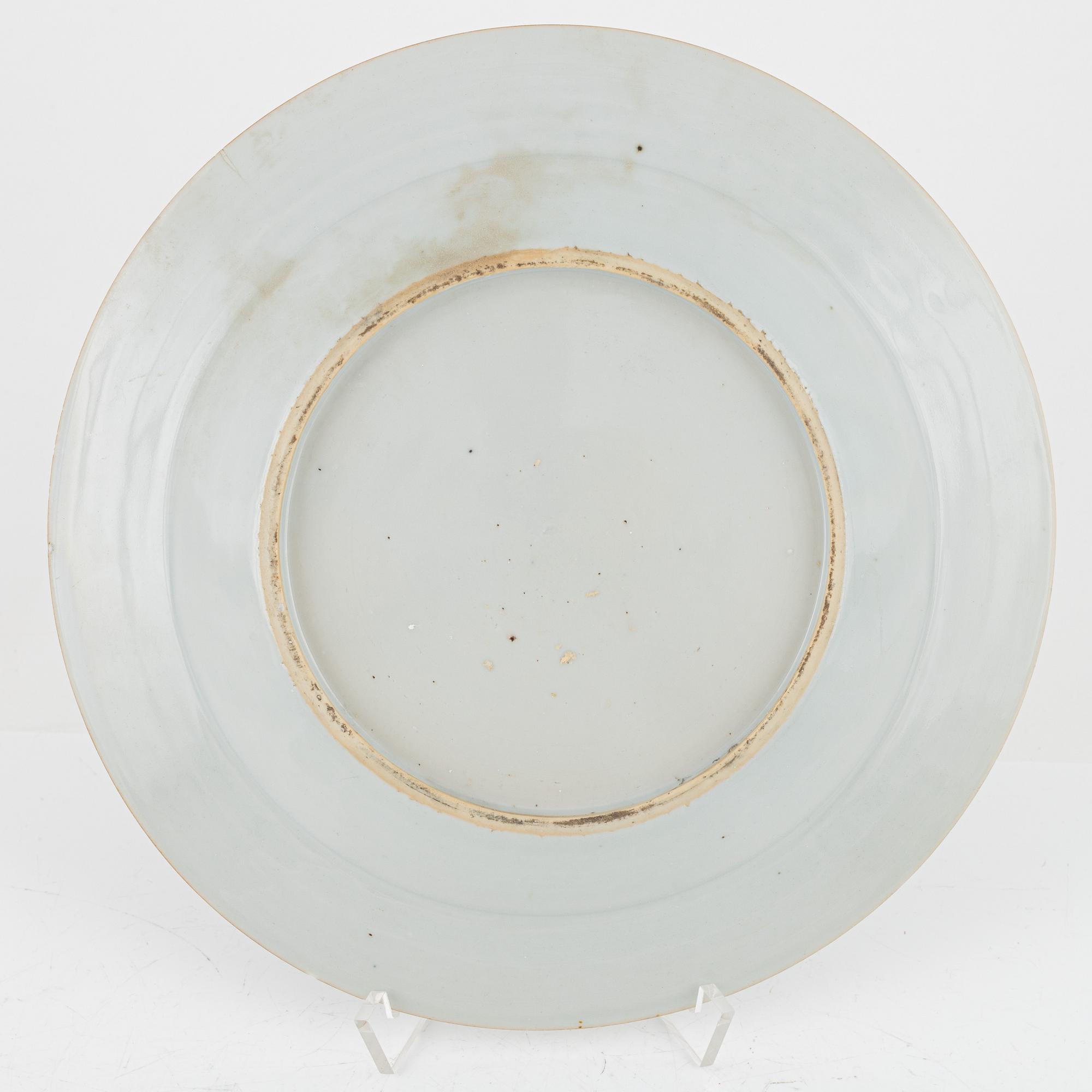 Plate and bowls, porcelain, China, including the Qing Dynasty, Qianlong (1736-95) (3 pieces).