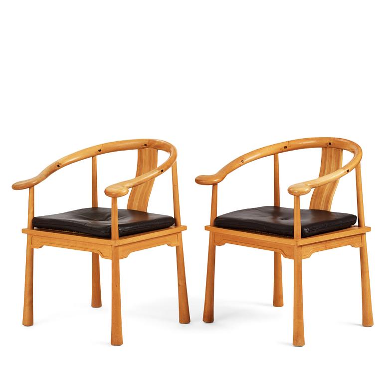 Richard Nissen, a pair of beech "Yin" easy chairs, edition Richard Nissen, Denmark 1980's.