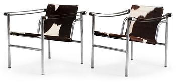 570. A pair of Le Corbusier easy chairs 'LC1' by Cassina, Italy.