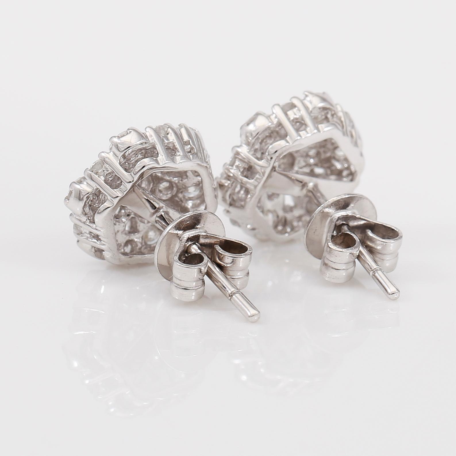 ÖRHÄNGEN, 1 par, diamanter totalt ca 0,60 ct.