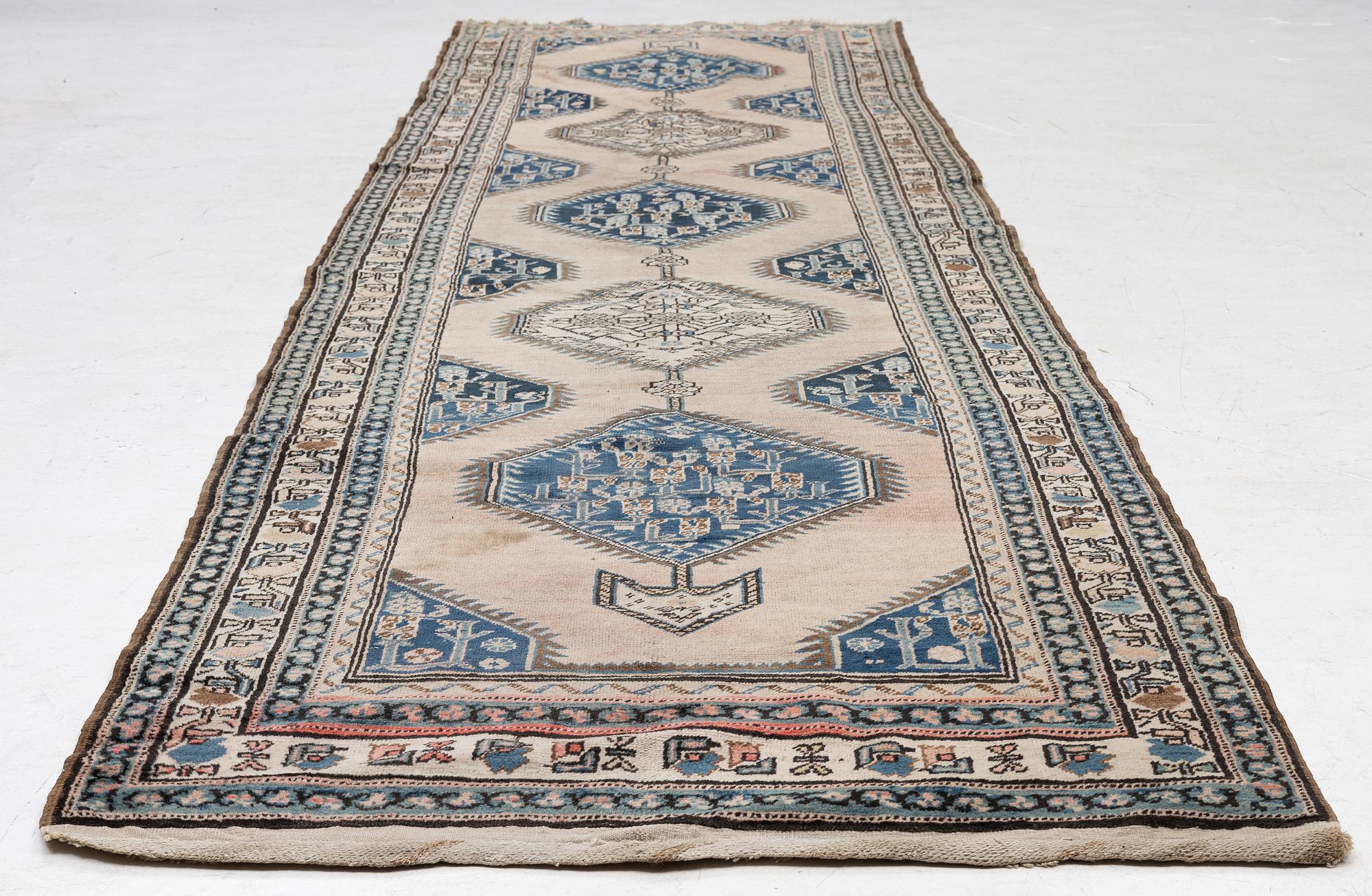 Gallery carpet, Caucasian, approx. 392 x 105 cm.