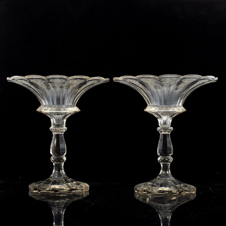 A pair of footed glass bowls, 19th century.