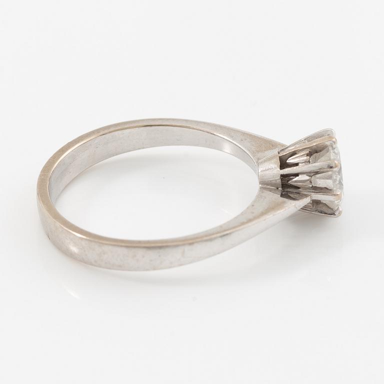 Ring in 18K white gold with brilliant-cut diamond 0.95 ct.