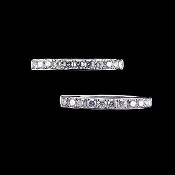 A PAIR OF EARRINGS, 22 brilliant cut diamonds c. 0.76 ct.