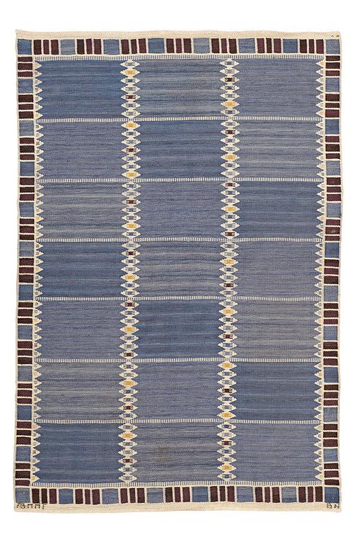 Barbro Nilsson, MATTA, "Salerno blå med enkel bård", rölakan, ca 252,5 x 172,5 cm, signerad AB MMF BN.