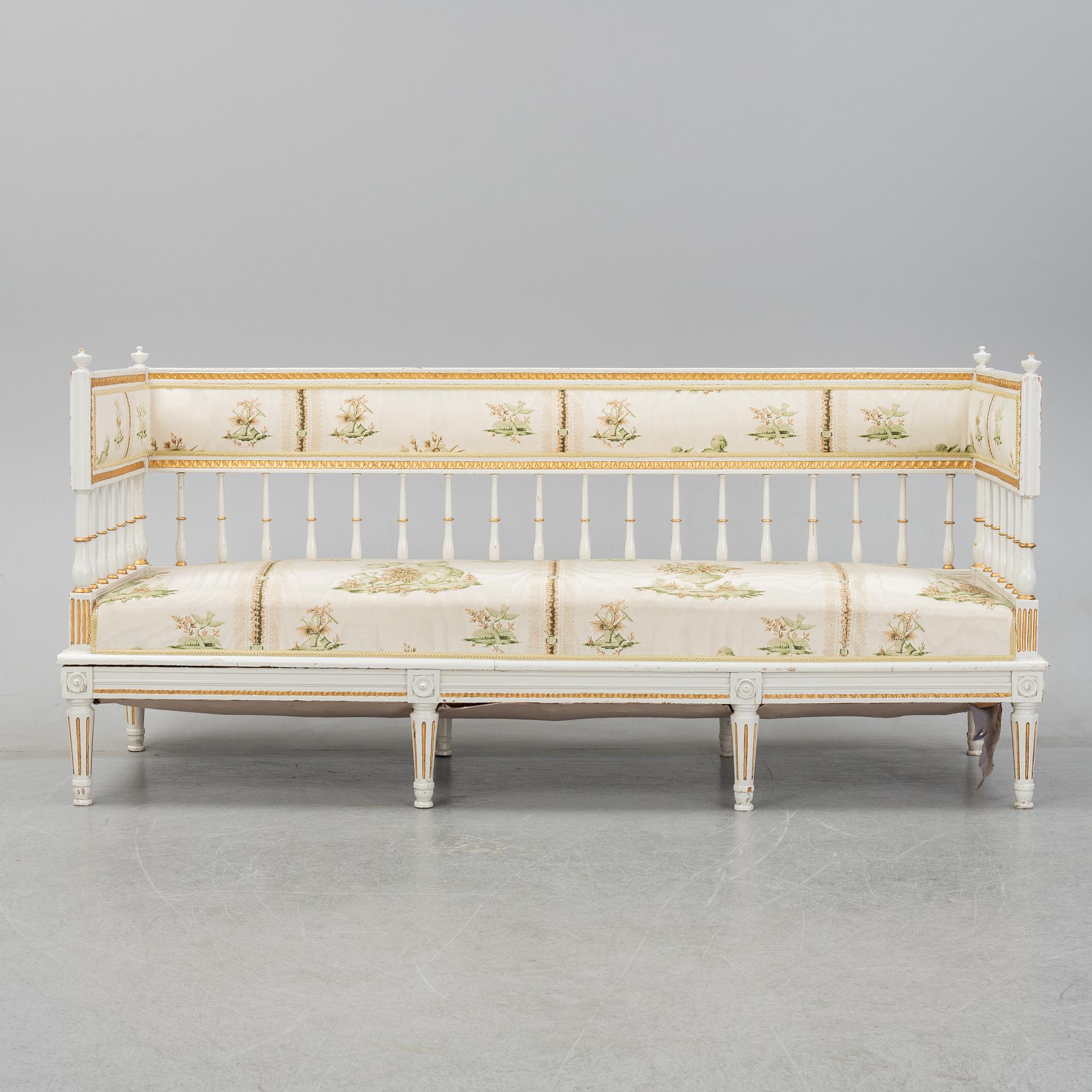 A Gustavians sofa from around the year 1800.