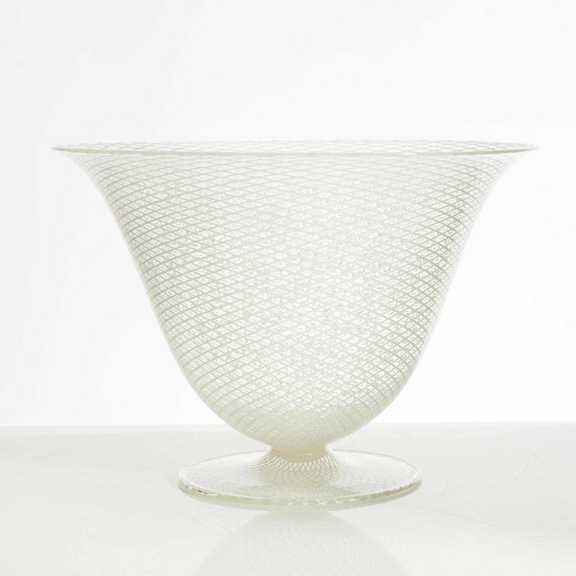 Archimede Seguso, a filigree technique glass bowl, Murano, Italy.