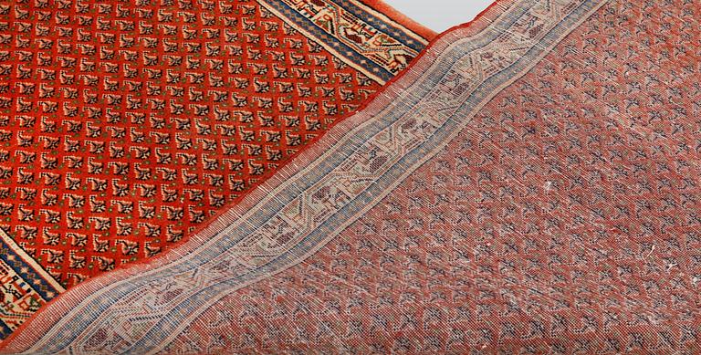 A Sarouk - Mir runner, ca 305 x 82 cm.