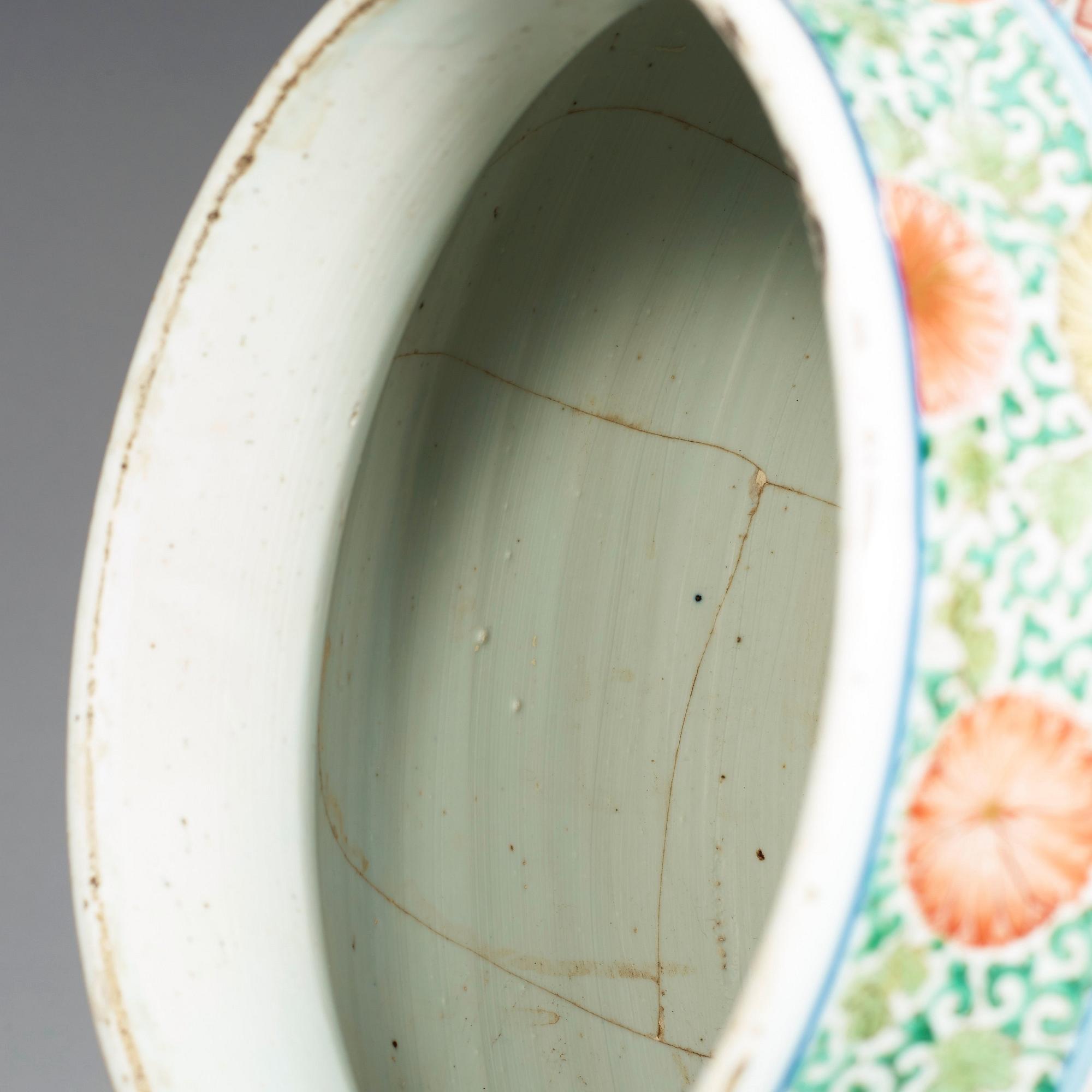 A large famille verte jar, Qing dynasty, Kangxi (1662-1722).