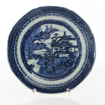 A set of thirteen Chinese blue and white porcelain dishes, Qing dynasty, 19th century.