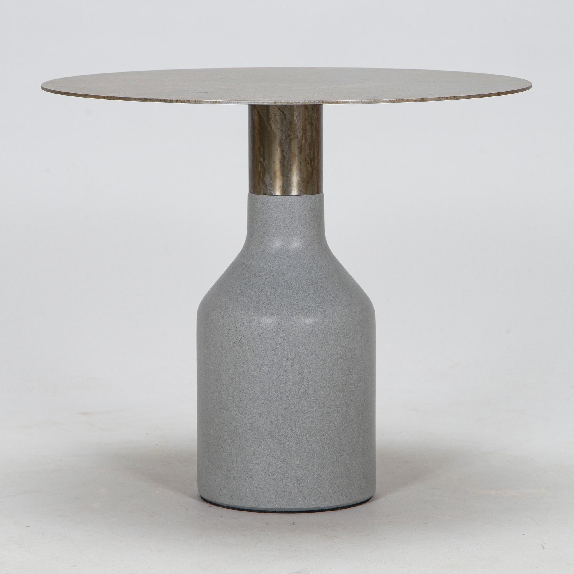 Kateryna Sokolova, sivupöytä,"Oxydation", Ligne Roset, 2000-luku.