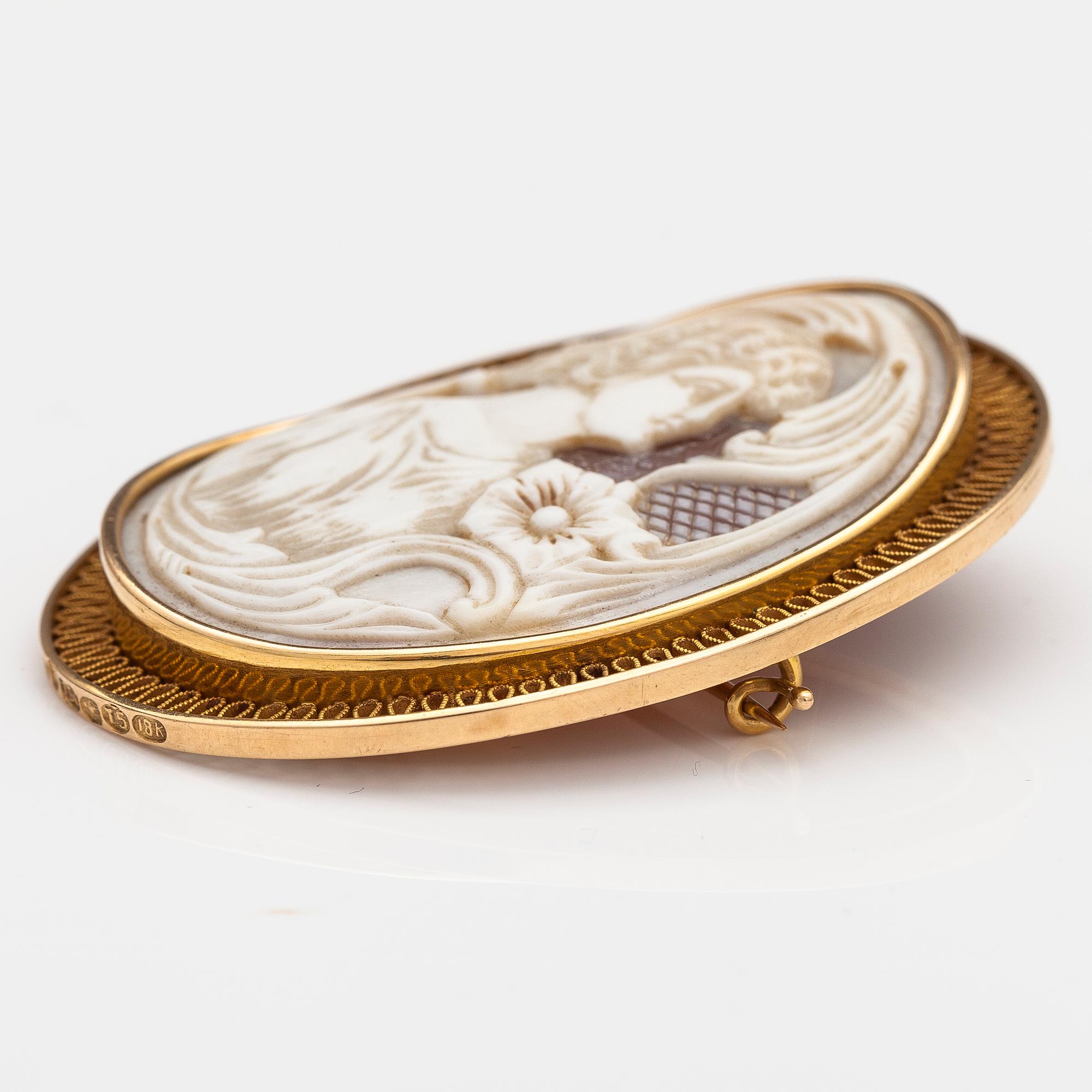 BROSCH, 18K guld, snäckskalskamé. Lappi & K:ni, Villmanstrand 1924.