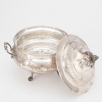 BONBONJÄR, silver, svenska importstämplar, 1900-tal. Vikt ca 695 g.