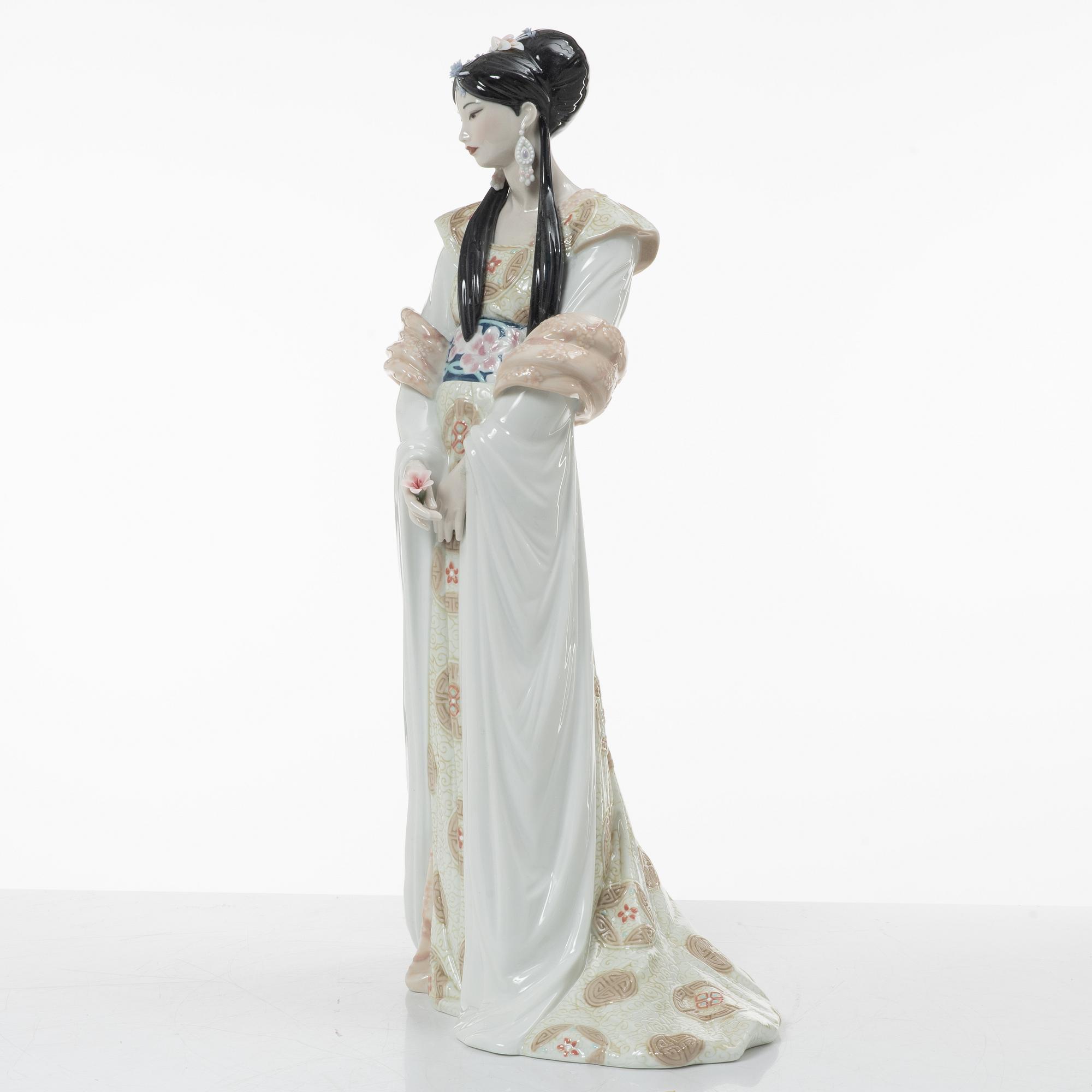 José Luis Santes, figurine, "Chinese beauty", Lladró, Spain, 2012-2022.