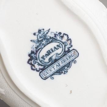 TOILETTASKAR, fem st, parian, Gustafsberg, sekelskiftet 1900.