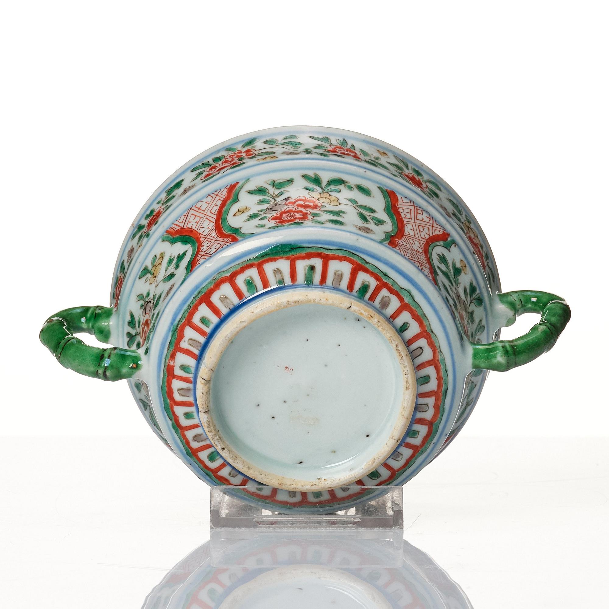 A famille verte decorated equelle, Qing dynasty, Kangxi (1662-1722).