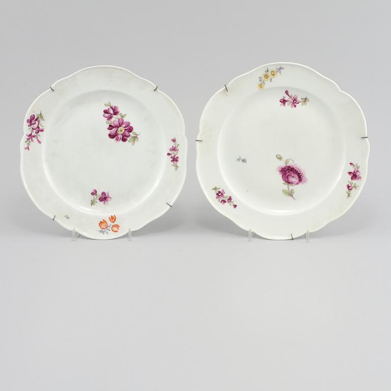 TALLRIKAR, 2 st, porslin, Meissen, 1900-talets första hälft.