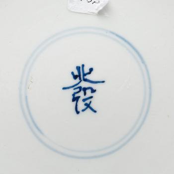 SKÅLFAT, porslin. Qingdynastin, Kangxi (1662-1722).