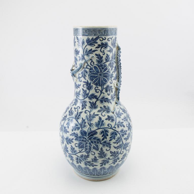 Vase, China, early 20th century, porcelain.