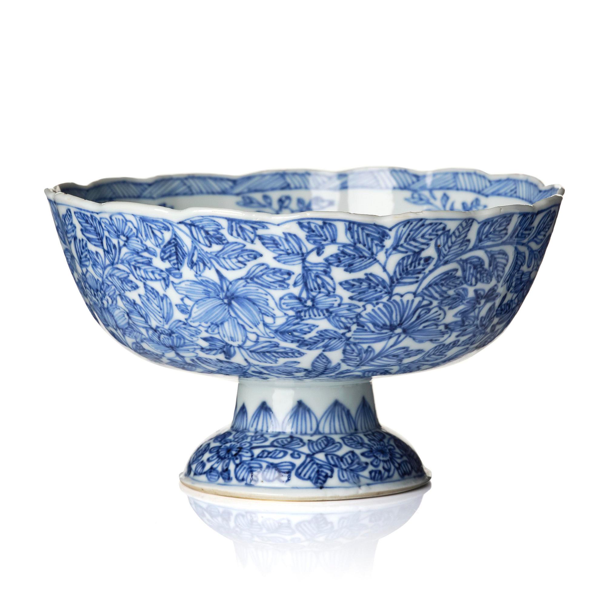 A rare blue and white stemcup, Qing dynasty, Kangxi (1662-1722).