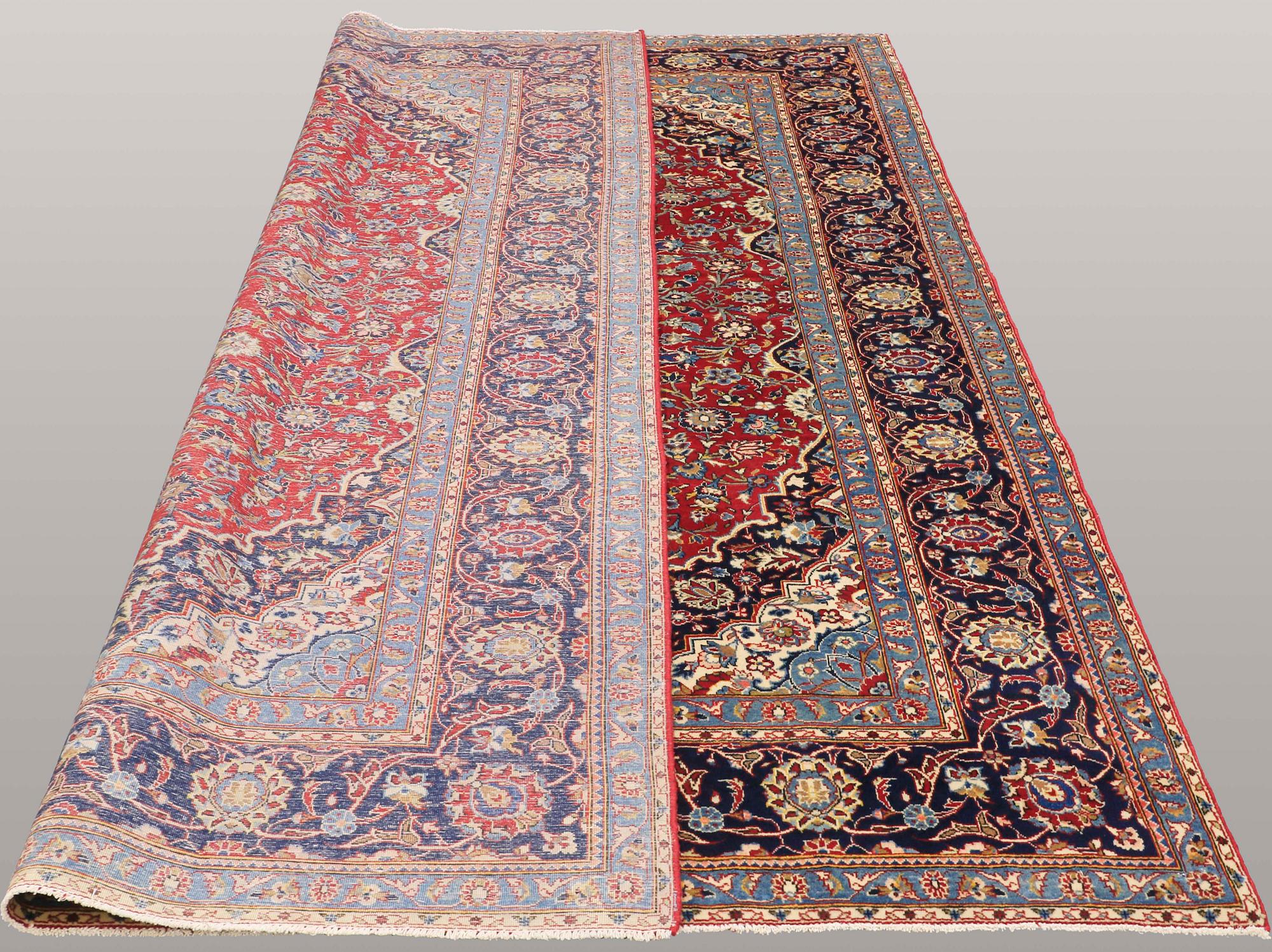 A CARPET, Kashan, ca 332 x 232 cm.