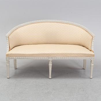 Salongsmöbel, två fåtöljer samt soffa, gustaviansk stil, 1900-talets början.