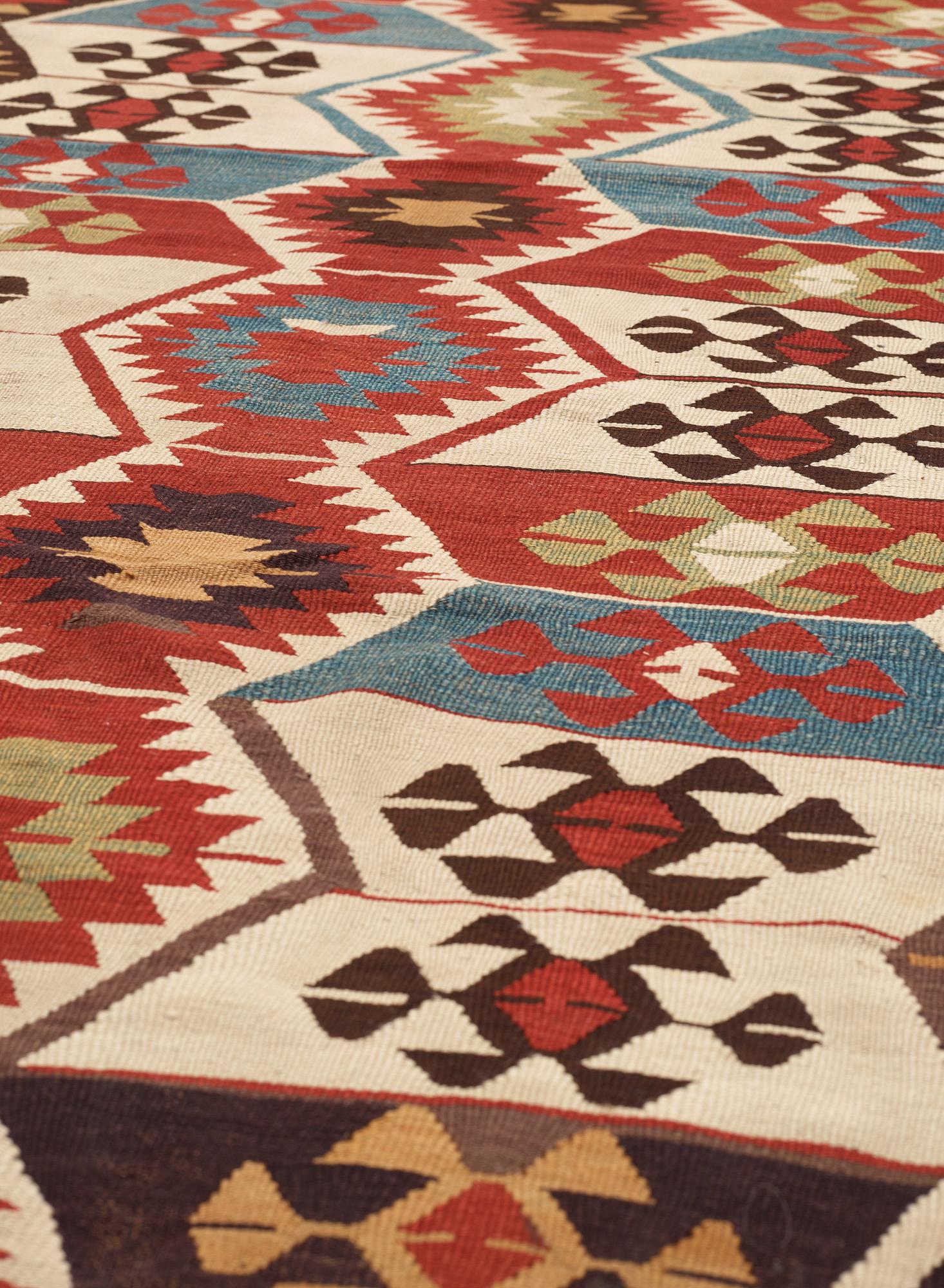 ANTIQUE ANATOLIAN KILIM, possibly Mut (south of Konya). 290,5 x 118 cm.